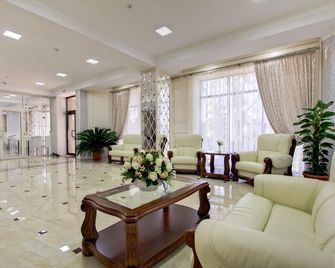 Discovery Hotel - בישקק - לובי