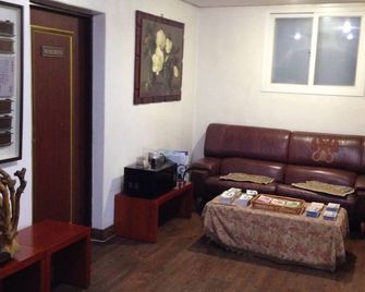 Daegu Goodstay Herotel - Daegu - Living room