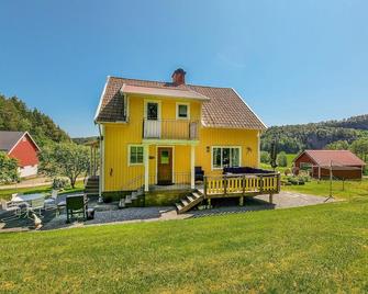 Awesome Home In Fjällbacka With Wifi - Fjällbacka - Будівля