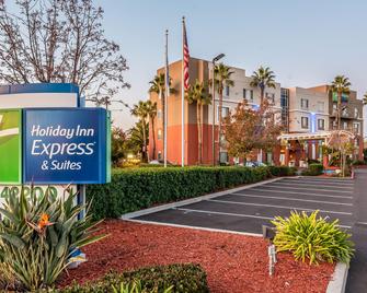 Holiday Inn Express Fremont-Milpitas Central - Fremont - Building