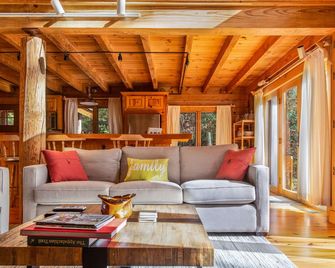 Whitewater Mountain Cabin on the Cullasaja River - Highlands - Huiskamer