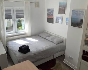 2 bed Cozy Home Lusk - 15min from Dublin airport! - Lusk - Habitación