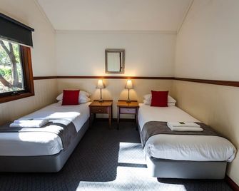 2 Bedroom Chalet offers 2 separate bedrooms with a large living/dining area and balcony. - Rivière Margaret - Chambre