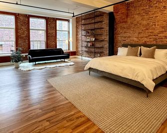 Luxurious 2 Br Loft - Utica