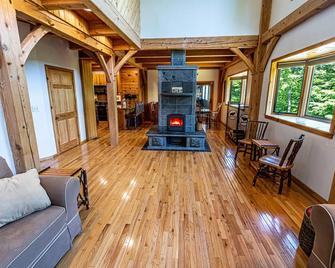 Stunning 5br/4ba Lodge In Adirondacks: Near Gore Mountain, Fire Pit, Great Views - North River - Living room