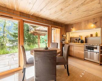 Chalet Ananda avec Sauna, Baignoire Balnéo et Terrasse - Chamonix - Küche