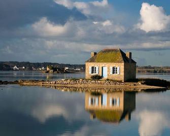 Chez Alphonse : T3 cosy et rénové - proche du port - Vannes - Building
