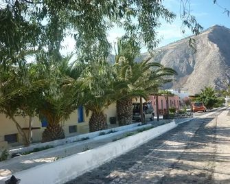 Agios Antonios - Perissa - Vista del exterior