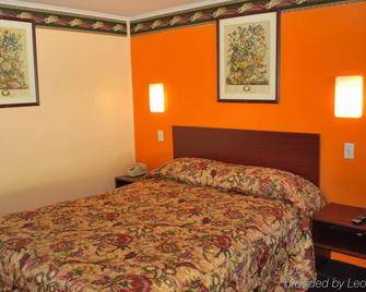 The Route 62 Motel - Tonawanda - Schlafzimmer
