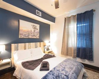 The Navel Nalle - Downtown Bungalow, Patio, Parking - Charlottesville - Bedroom