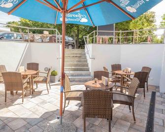 Ostseehotel Warnemünde - Warnemünde - Patio