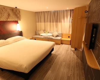Ibis Xuzhou East Huaihai Road Hotel - Xuzhou - Soverom