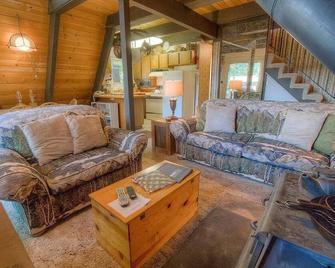 Lodgepole Chalet 3 Bedroom Home by RedAwning - South Lake Tahoe - Living room