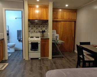 Clean Private Studio - Centrally Located in a Very Beautiful Neighborhood - Corvallis - Kitchen