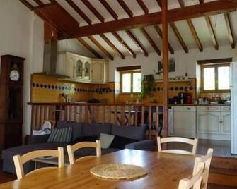 Suite parentale, swimming pool, mountain view, near Mirepoix, Ariège - Malegoude - Restaurante