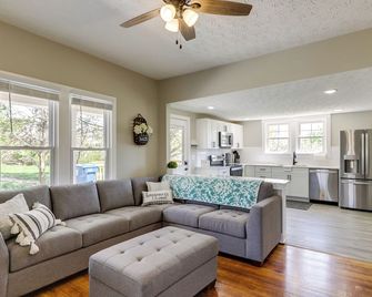 Williamstown Vacation Rental Private Dec - Williamstown - Living room