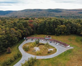 The Little Lion - Great Barrington - Outdoor view
