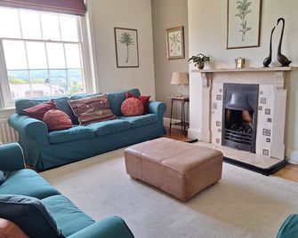 5-bedroom Victorian townhouse in Malvern Hills - sleeps 10 - Malvern - Obývací pokoj