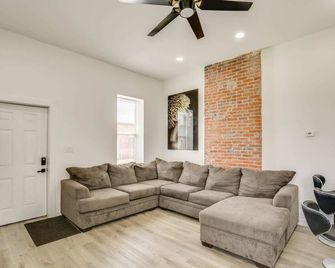 4bed/3bath House in St. Louis - St. Louis - Living room
