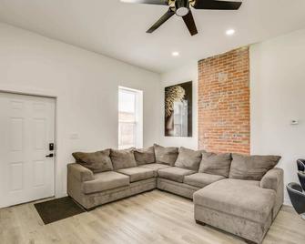 4bed/3bath House in St. Louis - סנט לואיס - סלון