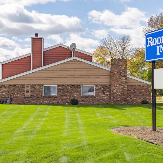 Building view of Rodeway Inn