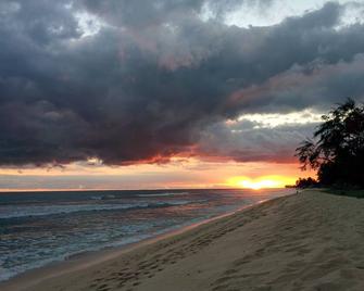 Spacious Ewa Beach Guesthouse On Beachfront Lot 30-day minimum. - Ewa Beach - Beach