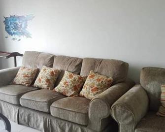 Sekinchan Oasis Homestay - Sekinchan - Living room