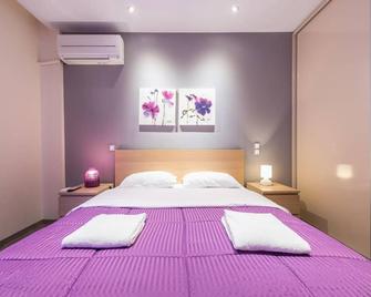 An Impressive 2 bdr Apt in Glyfada - Atenas - Habitación