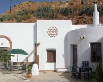 Self catering Cuevas del sol for 6 people - Gorafe - Patio