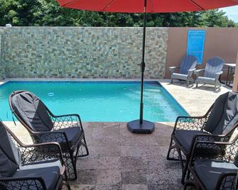 Pool Party House Keep The Family Together Fit 10 + - Mayagüez - Pool