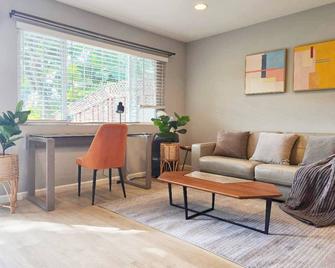Modern 5-Star Oasis - Prime Location in Mountain View #179 - Mountain View