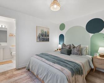 Luxury 2br 2bth Suite 5 Mins To The Falls Sleeps 6 - Niagara Falls - Schlafzimmer