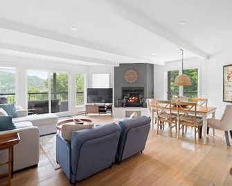 Huge 3 Bedroom Condo with a View - Mont-Tremblant - Living room