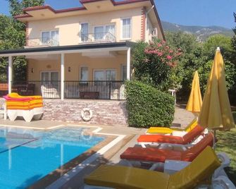 Luxury Villa With Private Pool, Large Green Garden & Free Wifi Unlimited - Ölüdeniz - Pool