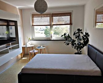 Cozy apartment with kitchen and bathroom near the Elbe bike path - Zerbst/Anhalt - Schlafzimmer