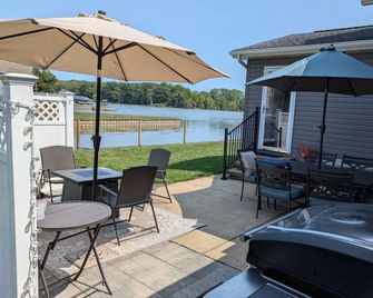 Best Location Water Front.Private Dock.Canoe.Kayak.Paddleboard,golfcoursecommnty - Huron - Balkón