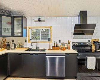 New - Hot Tub, Sauna, Game Room, Movie Theater - East Stroudsburg - Cuisine