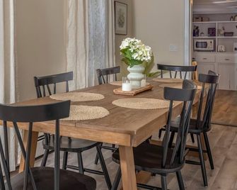 4-bedroom Cozy farmhouse with fireplace and sunroom - Wallkill - Dining room