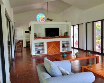 Beautiful Country House Chamilpa in Morelos with AC in Mor. - Sleeps 14 - Barranca Honda - Living room