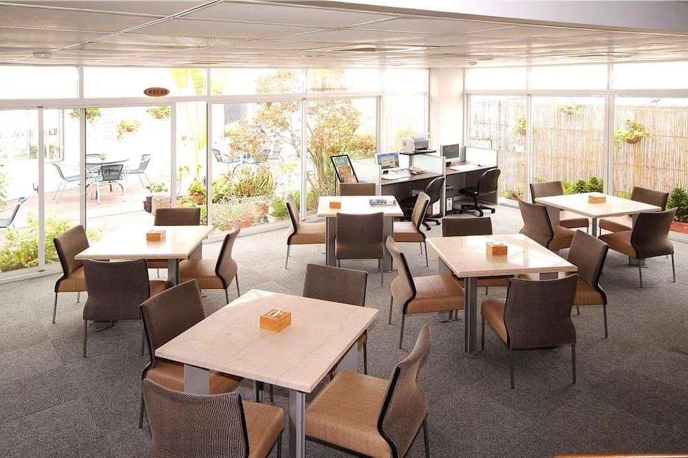 Cambridge Hotel - Yung Kang