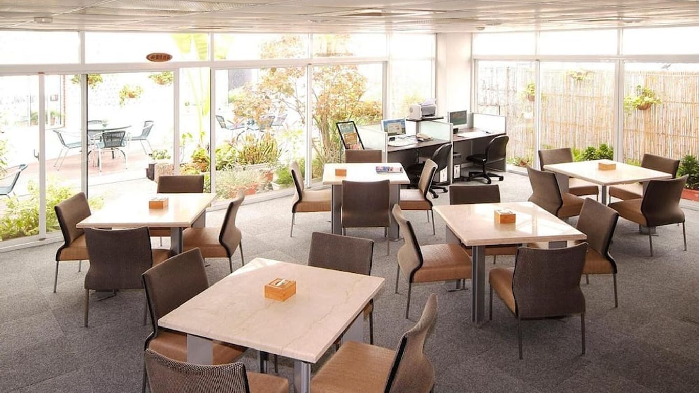 Cambridge Hotel - Yung Kang