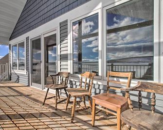 Rural White Sulphur Springs Getaway w/ Deck! - White Sulphur Springs - Balcony