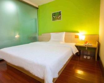 7Days Inn Chaozhou Chaofeng Bus Station - Chaozhou - Bedroom