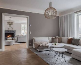 Villa Strandliv invites you to experience an extraordinary stay in a one-of-a-kind residence. - Gustavsberg - Sala de estar