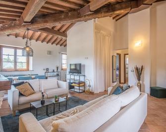 2 Bedroom Cozy Apartment In Castelmuzio - Castelmuzio - Sala de estar