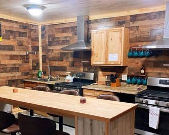 4 Spacious Dog Friendly Cozy Motel Room - Leadville - Keuken