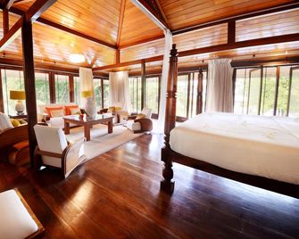 The Flame Tree Estate & - Kandy - Schlafzimmer