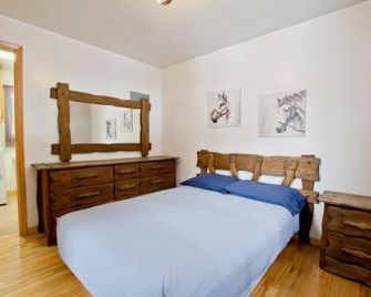 Aux Pignons Rouges Camping & Chalets - Saint-Romain - Bedroom