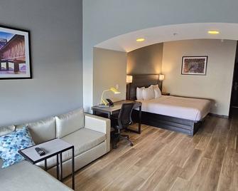 La Quinta Inn & Suites by Wyndham Gonzales LA - Gonzales - Schlafzimmer