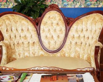 Lost Bayou Guesthouse B&B - Galveston